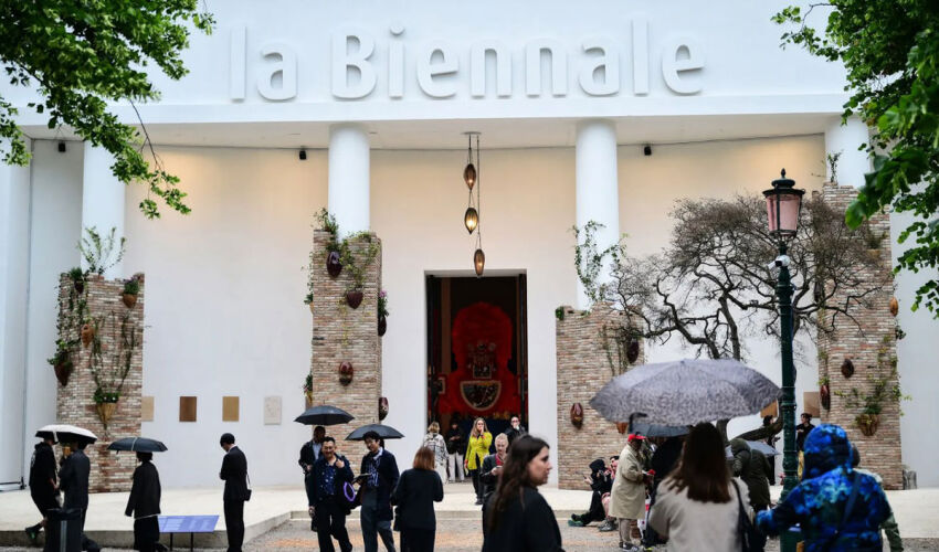 Политика против искусства: ЕС может лишить Венецианскую биеннале €2 млн Biennale