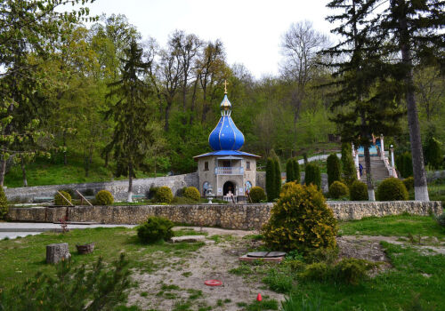 Va fi construit un nou drum spre Mănăstirea Țiganesti