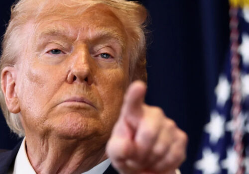 Trump spune că conductele de petrol ale Iranului vor exploda în trei zile