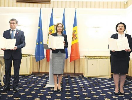 Молдова подала заявку на членство в ЕС Молдова подала заявку на членство в ЕС