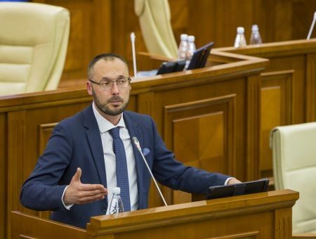 В парламент вернулись вотумы недоверия В парламент вернулись вотумы недоверия