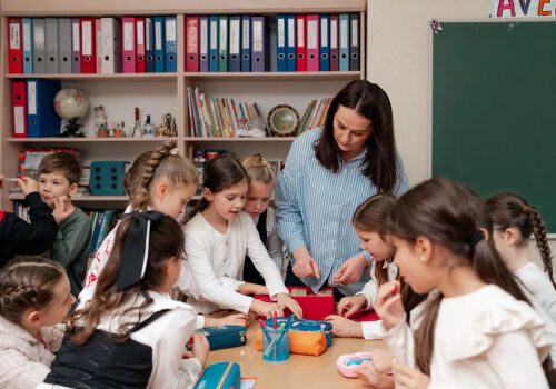 Guvernul va aloca 70,3 milioane de lei bugetelor locale pentru salariile pedagogilor Guvernul va aloca 70,3 milioane de lei bugetelor locale pentru salariile pedagogilor