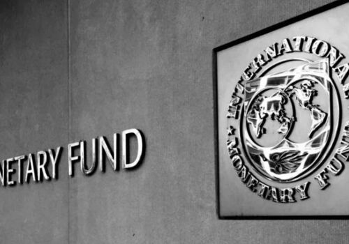 МВФ: страну тормозят рынок труда и нецелевое использование средств