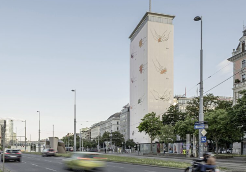 Pe un zgârie-nori din Viena au fost pictate sarmale moldovenești