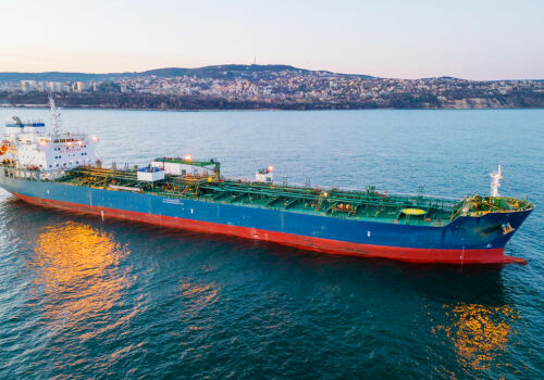 Toată lumea vrea să navigheze prin Strâmtoarea Ormuz.