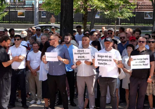 Protest în fața Parlamentului