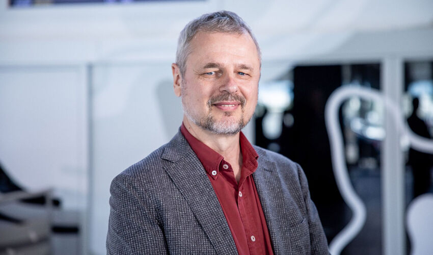 Ministrul Culturii cere separarea artiștilor de funcționarii publici Ministrul Culturii cere separarea artiștilor de funcționarii publici