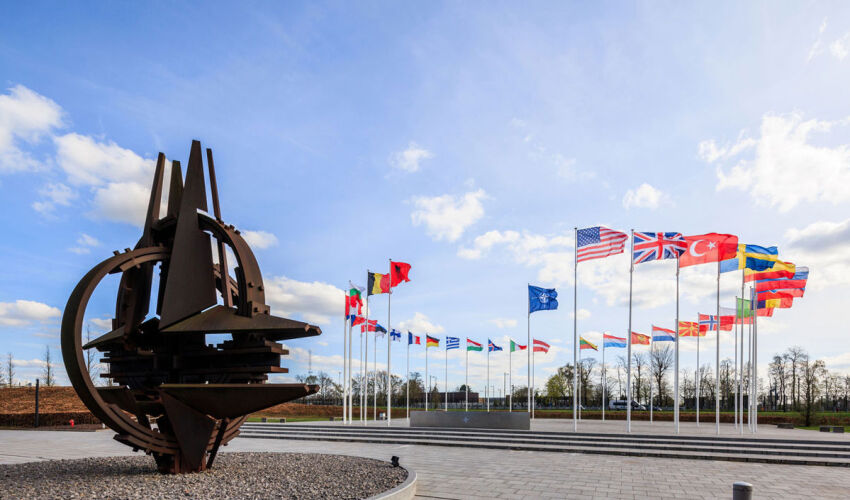 NATO trebuie să dispară NATO trebuie să dispară