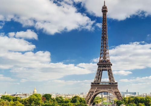 Turnul Eiffel s-a înălțat cu 10 cm din cauza căldurii