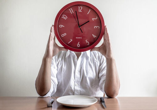 Momentul consumului de alimente afectează rata de îmbătrânire Momentul consumului de alimente afectează rata de îmbătrânire