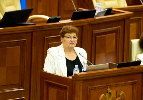 Moldova decide cum să protejeze copiii de rețelele sociale?