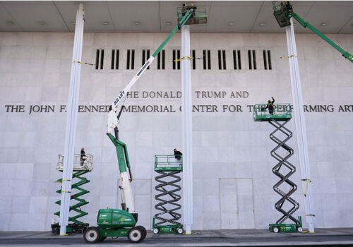 Curtea interzice adăugarea numelui lui Trump la numele Centrului Kennedy