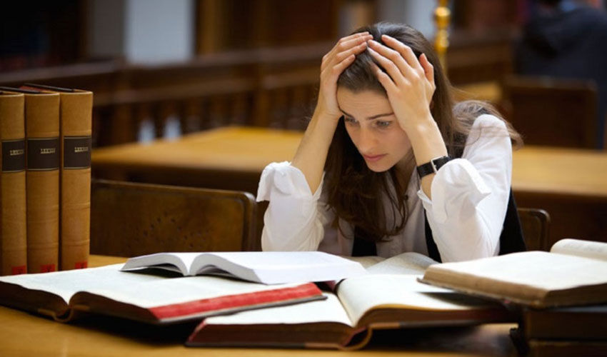 Studenții „cu cozi” vor rămâne fără burse