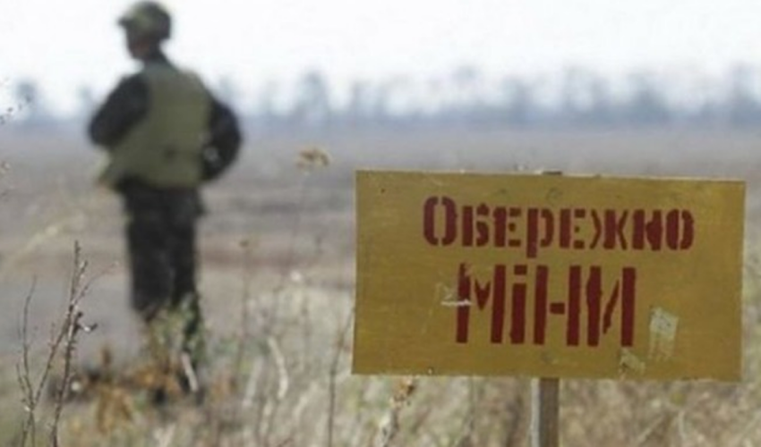 Illegal demining of farmland is rampant in Ukraine Caution: Mines