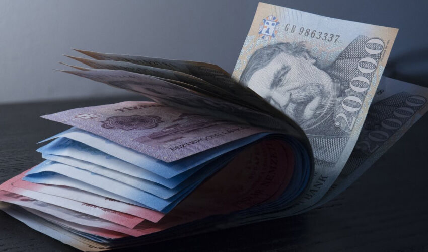 Banca Centrală Europeană a sprijinit cursul Ungariei către euro forint