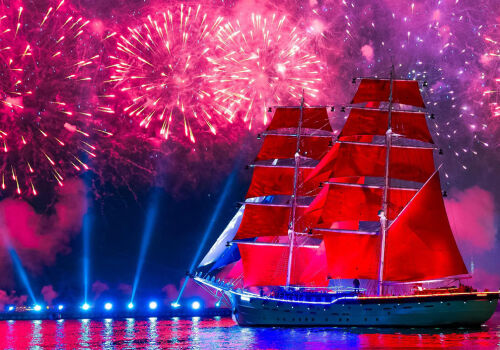 La Sankt Petersburg a avut loc festivalul absolvenților „Pânzele Stacojii”