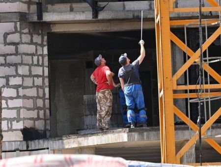 Спад в строительстве продолжается