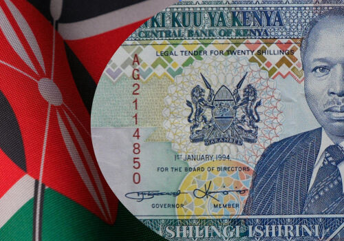 Центробанк Кении напомнил – деньги нельзя портить ради букетов