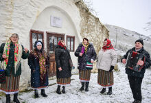 “Hobbit houses” may save Moldovan village from extinction