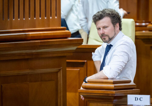 Creșterea salariilor cadrelor didactice: atât profesorii, cât și miniștrii așteaptă decizii? Creșterea salariilor cadrelor didactice: atât profesorii, cât și miniștrii așteaptă decizii?