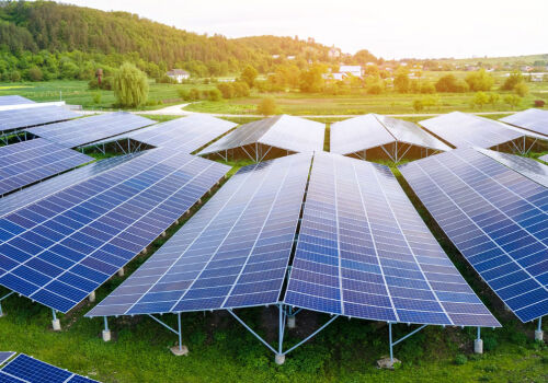 Propunerile producătorilor de energie din surse regenerabile vor fi discutate în Parlament