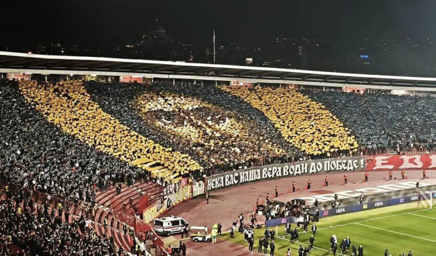 болельщики развернули изображение иконы на трибунах