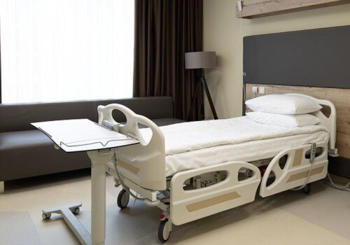 Private clinics are distinguished from public clinics by “hotel conditions”