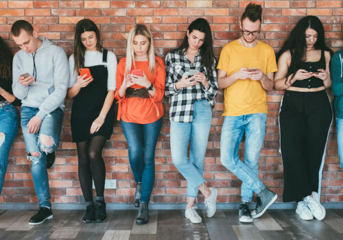 Dispariția conversațiilor: cum pierdem conversațiile în direct