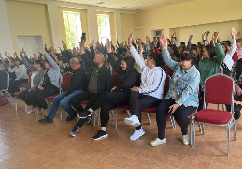 Locuitorii din Borogan cer ca primăria lor să fie păstrată
