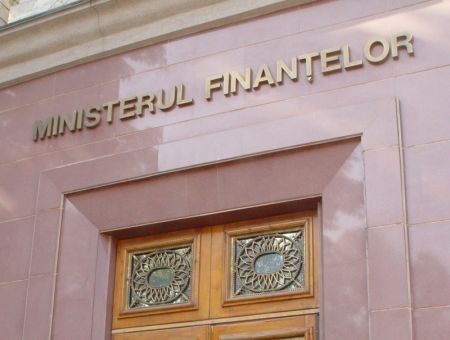 Минфин опять недобрал