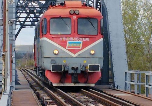 The first Romanian standard gauge locomotive crossed the Prut River into Moldova The first Romanian standard gauge locomotive crossed the Prut River into Moldova