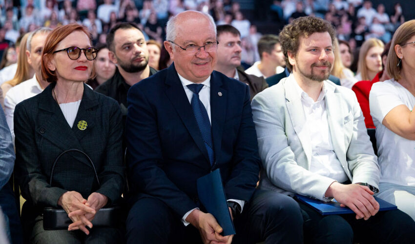 ‘The real treasure is at home’: PM urges graduates to study at home the prime minister urged graduates