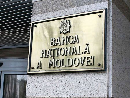 Экономика вышла из рецессии, но не растет