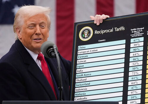 Companiile încep să ceară rambursarea taxelor vamale impuse de Trump