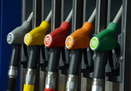 Дизтопливо подешевело, бензин продолжает дорожать Дизтопливо подешевело, бензин продолжает дорожать