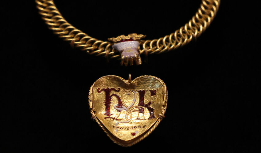 кулон "Тюдоровское сердце"