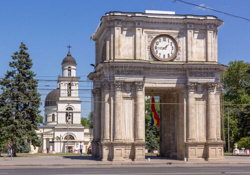 Arcul de Triumf va fi trecut în proprietatea statului în vederea restaurării Arcul de Triumf va fi trecut în proprietatea statului în vederea restaurării