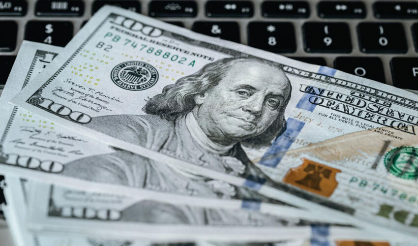 The dollar started the week with strengthening dollar