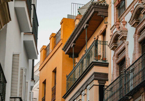 În Spania, străinii au cumpărat 100 de mii de case. În Spania, străinii au cumpărat 100 de mii de case.