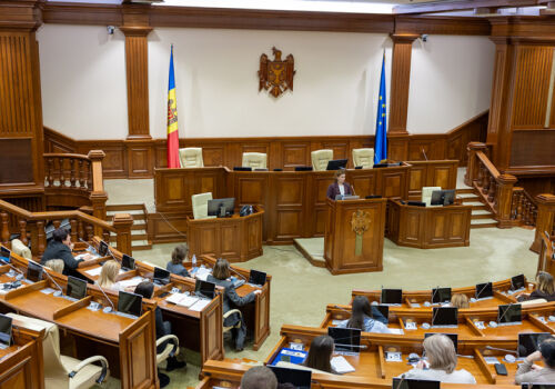 Deputații vor vorbi mai puțin Deputații vor vorbi mai puțin