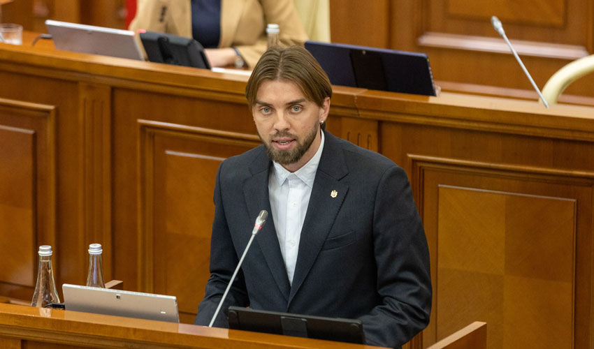 Максим Потырнике требует выделить 12 млн леев на стадион 