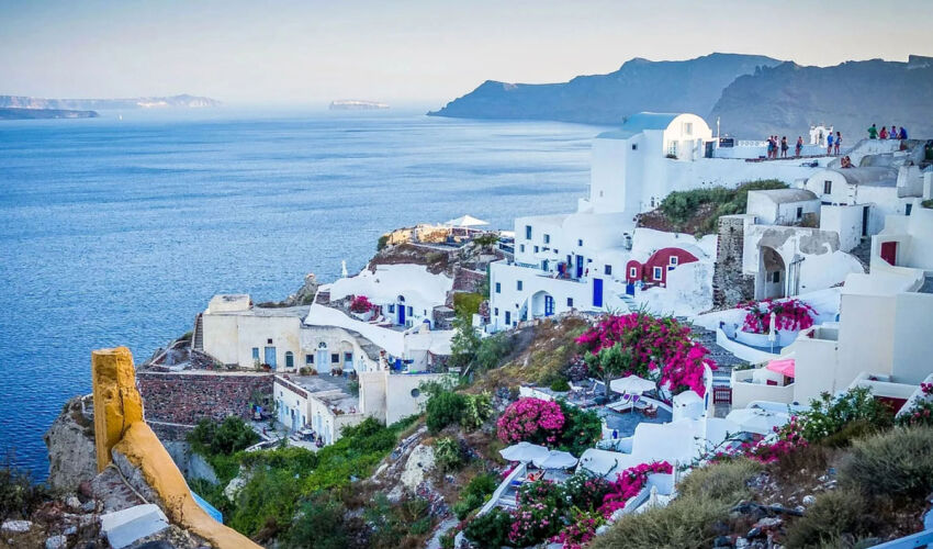 Grecia a intrat în sezonul turistic 2026 cu o creștere a cererii și a prețurilor Grecia