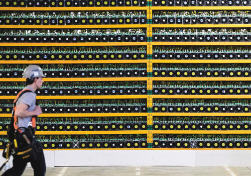 Кто боится стабильных монет?