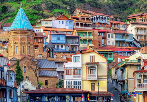 Străinii din Georgia cumpără cartiere întregi, sau 50 de apartamente într-o singură tranzacție Străinii din Georgia cumpără cartiere întregi, sau 50 de apartamente într-o singură tranzacție