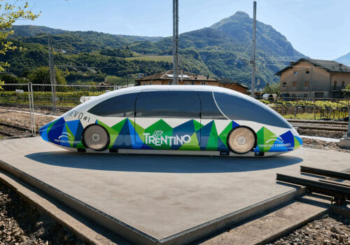Italy is testing “cabs on rails”