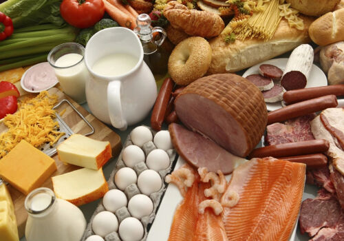 Prețurile alimentelor cresc. Zahărul și laptele rămân stabile