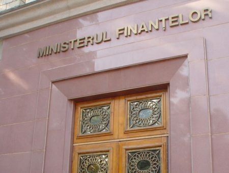 Минфин уходит в «длинную позицию»