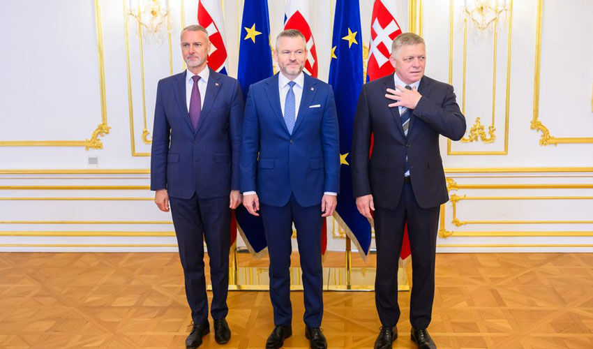 Словакия отказывает в военной помощи Украине Словакия отказывает в военной помощи Украине