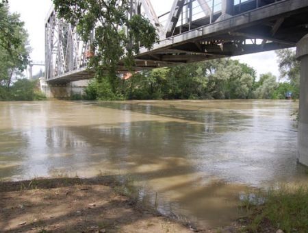 Вода для Унгень из-за Прута