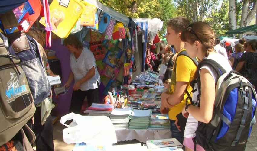 „Școală dimineața, bani seara”: plățile de 1 000 de lei pentru pregătirea școlii vor începe abia pe 4 septembrie „Școală dimineața, bani seara”: plățile de 1 000 de lei pentru pregătirea școlii vor începe abia pe 4 septembrie